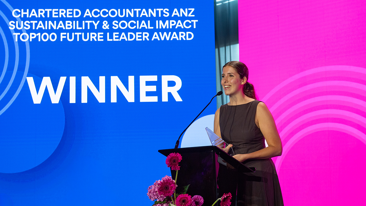 Charlotte accepts her Social Impact Award at the Future Leaders awards ceremony in Sydney. Photo: UNDA.