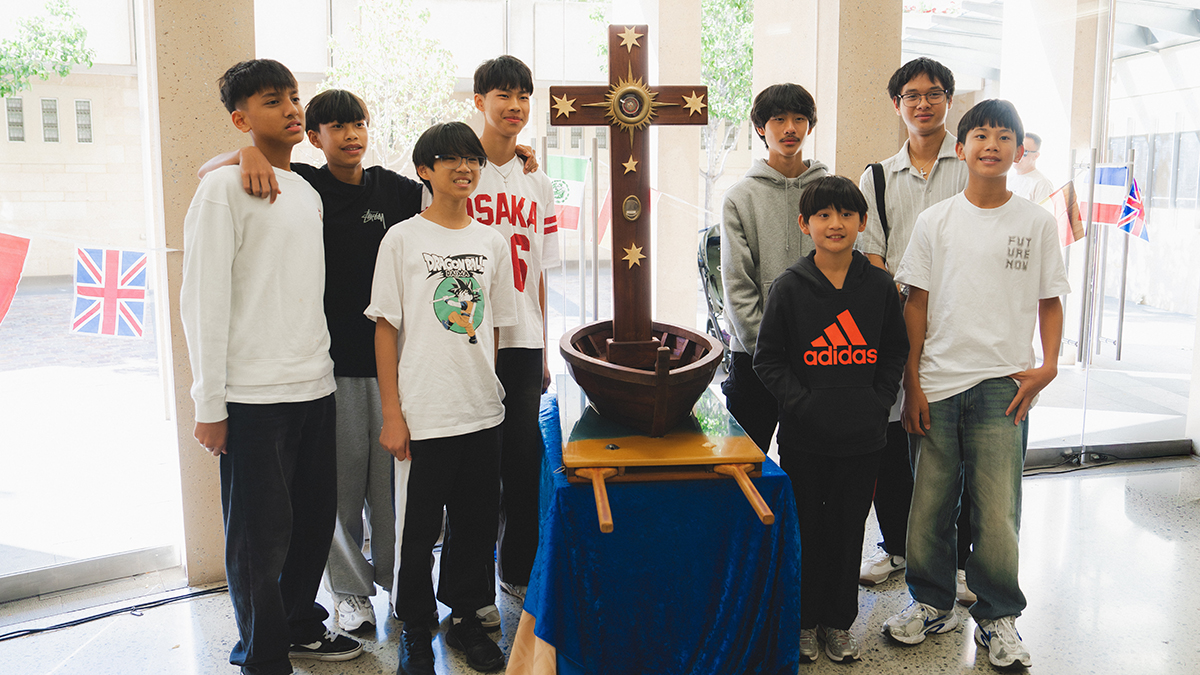 On Sunday 19 April, the Catholic Youth Ministry celebrated the arrival of the Migrant Jubilee Cross in Perth. Photo: Samuel Chan/Archdiocese of Perth.