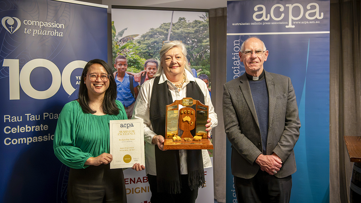 Broken Bay News Editor Katrina Lee with ACPA Vice President Tiffany Davis and Dunedin Bishop Michael Dooley. Photo: Jeremy Yuen/ACPA.