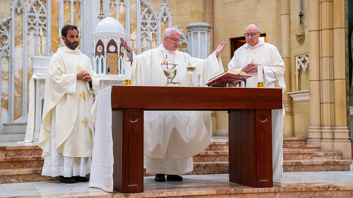 Archbishop Costelloe was joined by concelebrants Fr Christian Irdi, a current CFE presenter, and Fr Vincent Glynn VG, a former Director of the Maranatha Institute. Photo: Eric Odong/Archdiocese of Perth.