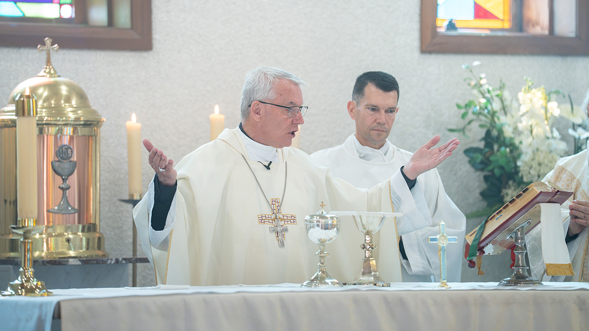 Archbishop Costelloe prays during the 70th anniversary Mass for the Mount Lawley Parish on Sunday 20 September. Fr Mariusz Grzech is pictured in the background. Photo: Eric Odong/Archdiocese of Perth.